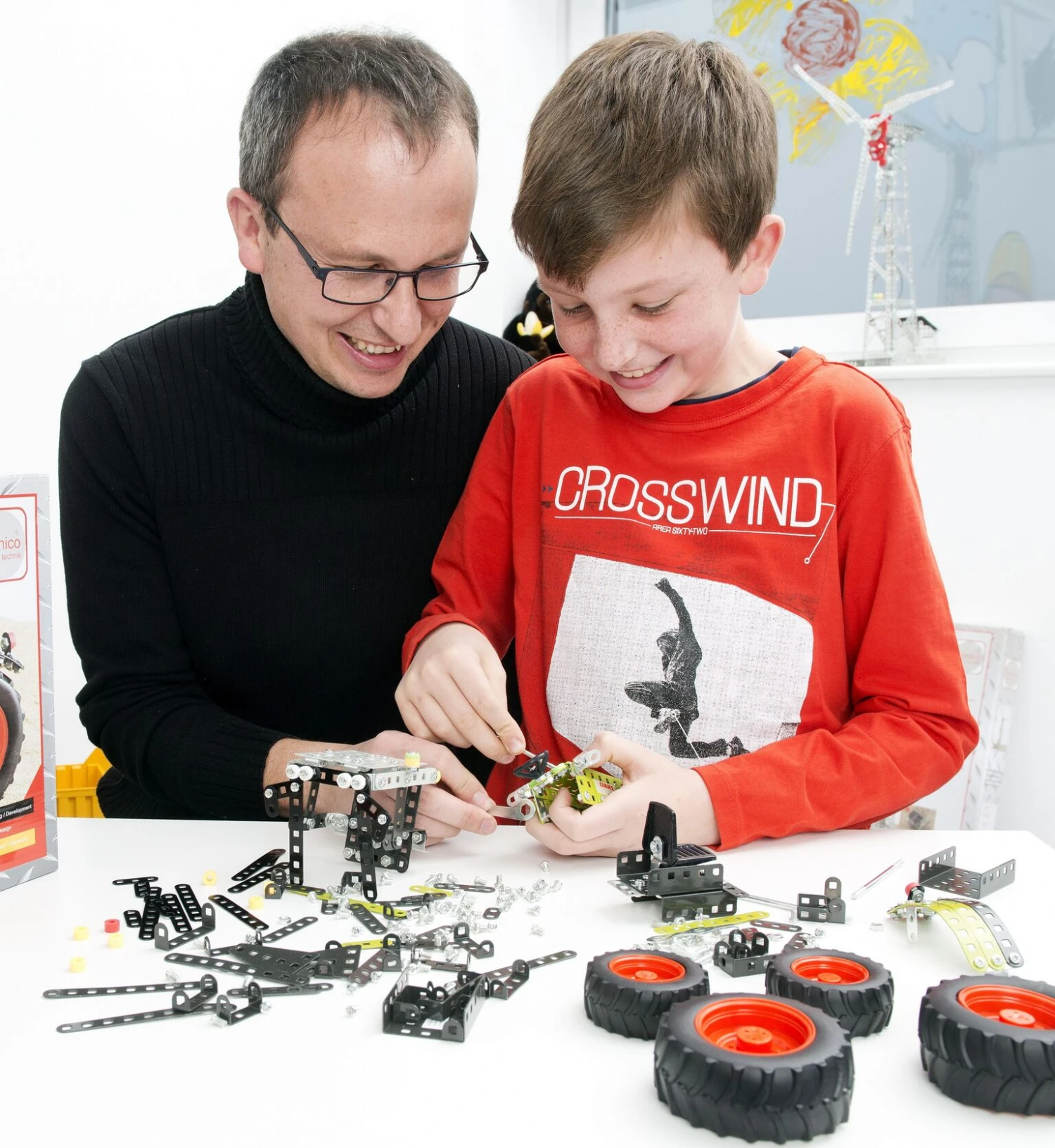 Tronico Mini Massey Ferguson MF5610 Met Aanhangwagen β 1 : 32 - Afbeelding 5