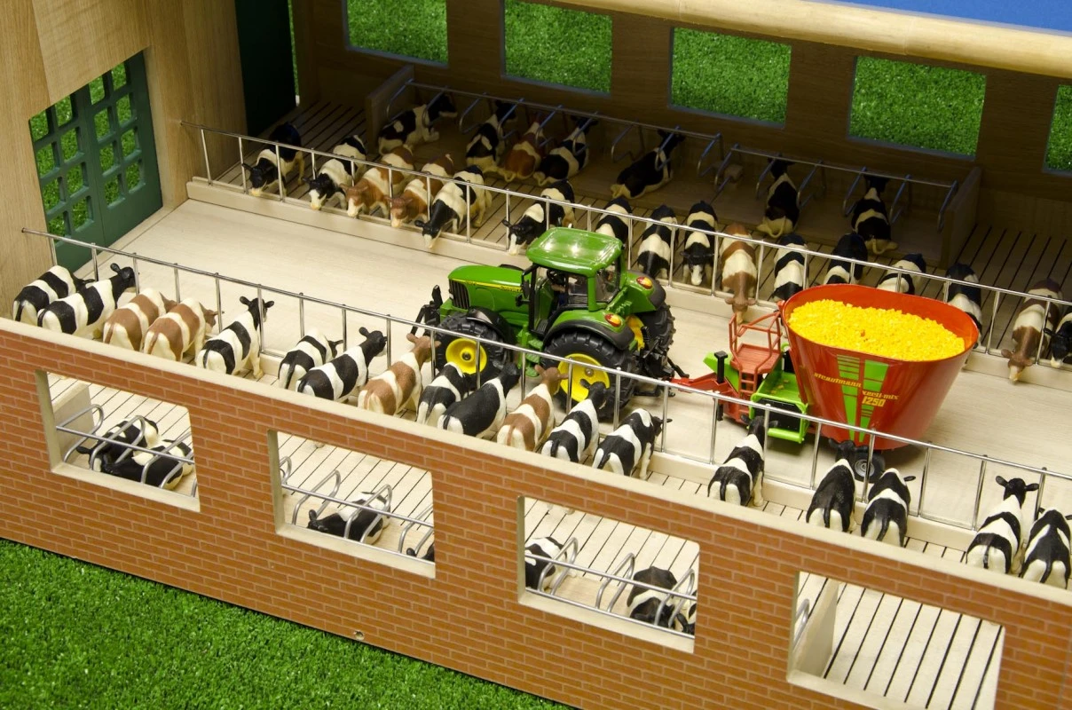 Kidsglobe Luxe Ligboxenstal Met Roosters 1:32 - Afbeelding 3