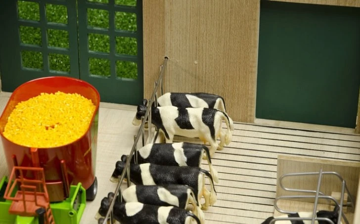 Kidsglobe Luxe Ligboxenstal Met Roosters 1:32 - Afbeelding 5